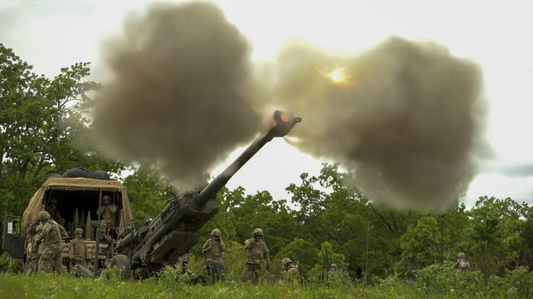 M777