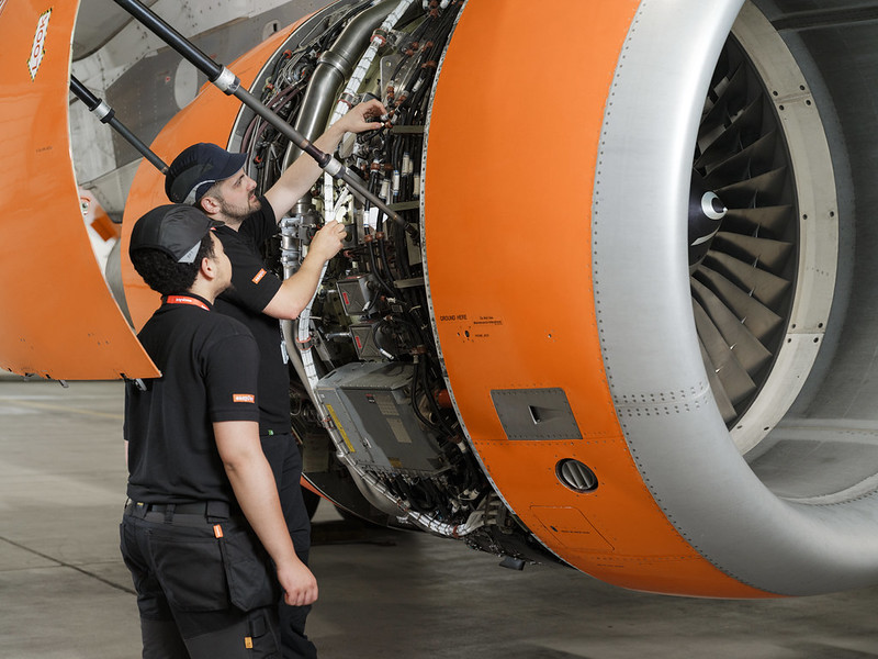 easyJet engineering apprentices