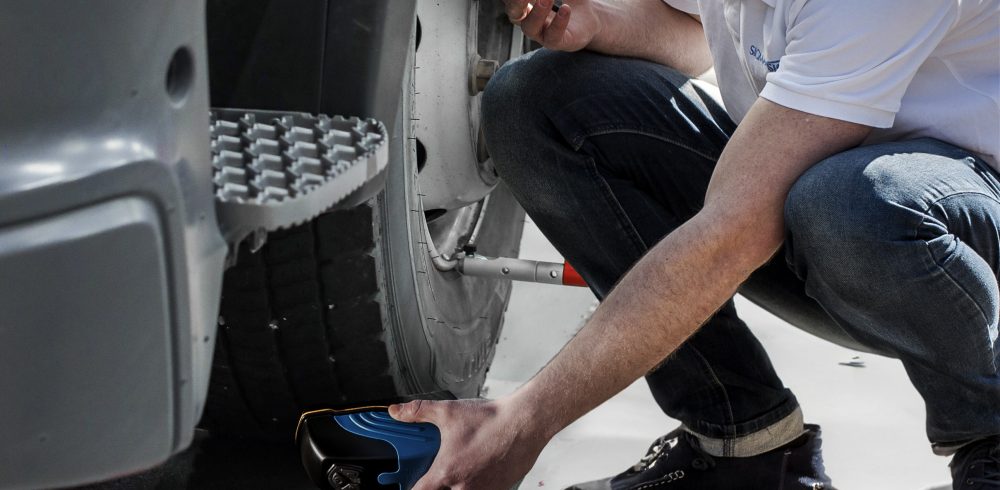 AES UK : Tyre management boost as handheld scanner comes to the UK