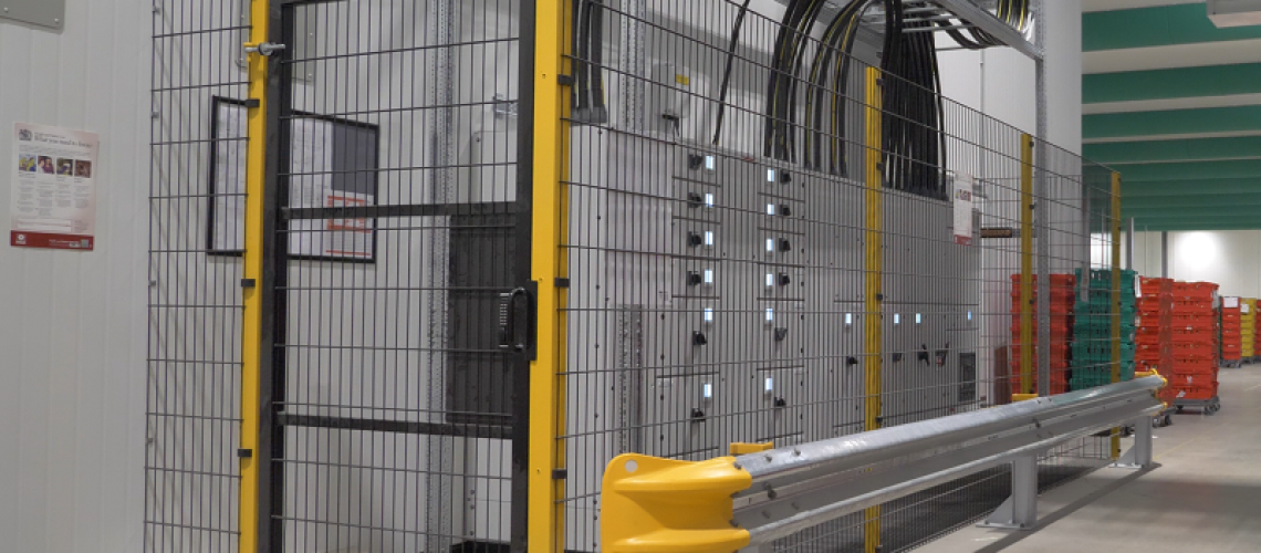A closer look at Modistic Comment Approaching Cages