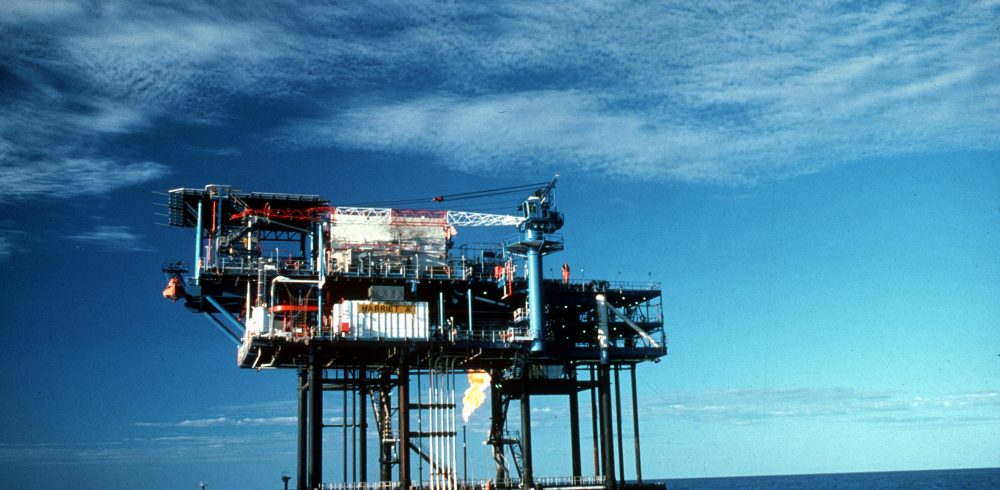 CSIRO_ScienceImage_1905_Oil_and_Gas_Drilling_Platform