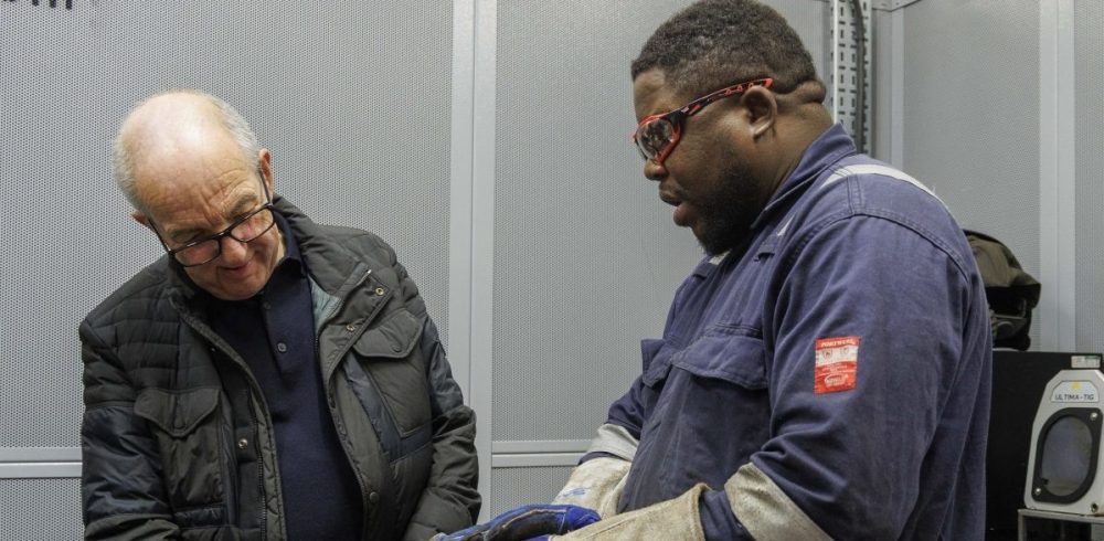 ECITB CEO Andrew Hockey meeting an engineering construction learner (1)