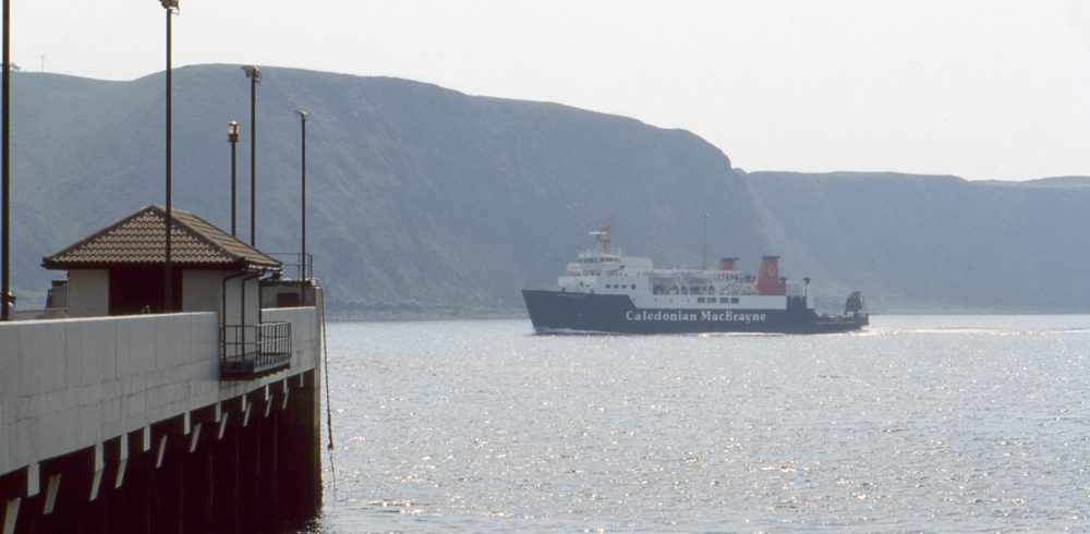 First_Sunday_Ferry_-_From_Uig_(Isle_of_Skye)_to_Lochmaddy_(North_Uist),_Scotland,_UK_-_May_21,_1989