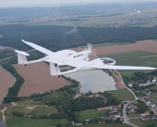 H2FLY And Partners Complete World’s First Piloted Flight of Liquid Hydrogen Powered Electric Aircraft