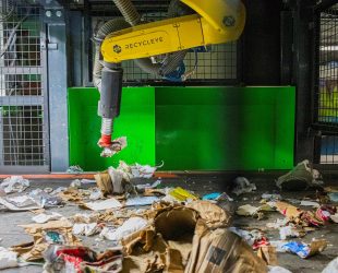 Vision technology in conjunction with FANUC 6-axis LR Mate robots