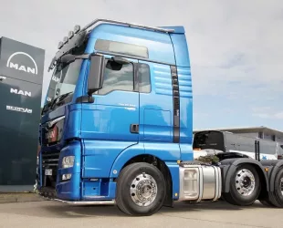 MAN Truck & Bus Deliver new PerformanceLine to Logistics Company