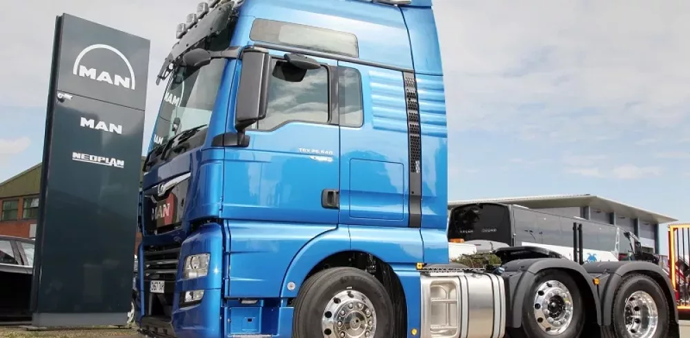 MAN Truck & Bus Deliver new PerformanceLine to Logistics Company
