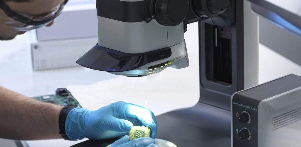 New Digital Stereo System Expands Optical Microscope Capability