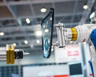 The Difference Between Cobots and Industrial Robots