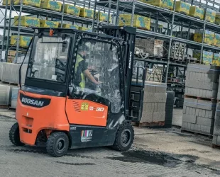 Covers’ Electric Forklift Trucks Delivered by Manufacturer Doosan