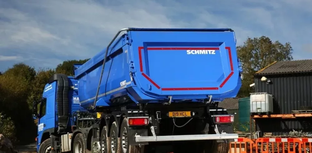Schmitz Cargobull Supplies new Vehicle to Hansford Construction